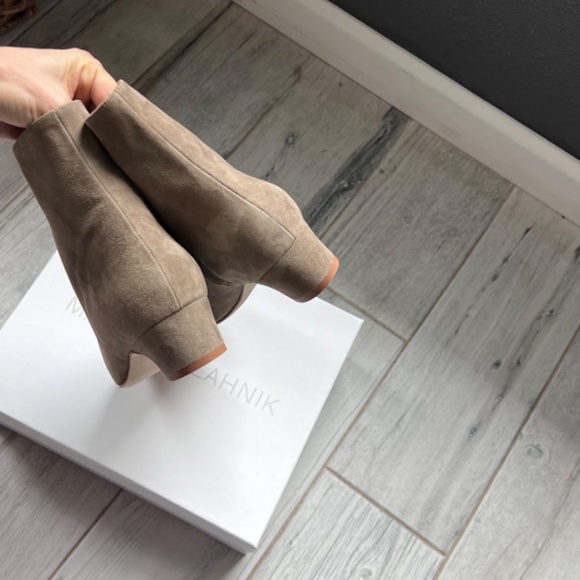 New Manolo Blahnik Tolarc Suede Zip Ankle Booties - Picture 3 of 12